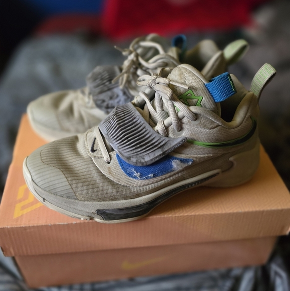 Nike Freak 3 size 4.5Y in good condition. - Picture 2 of 6